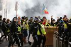 Ve Francii znovu protestují žluté vesty, policie v Paříži zadržela přes 20 lidí