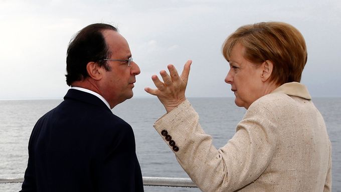 Francouzský prezident François Hollande a německá kancléřka Angela Merkelová.
