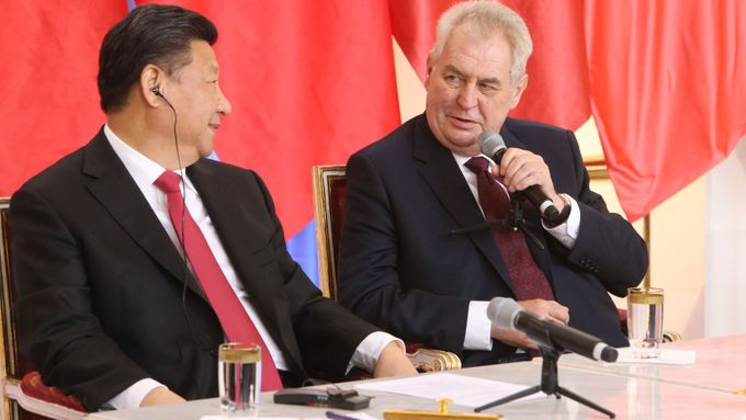 Miloš Zeman s čínským prezidentem Si Ťin-pchingem o bezvízovém styku již hovořil.