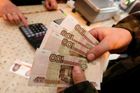 Ruská centrální banka překvapivě snížila úroky, rubl klesl