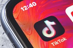 Nejrychleji rostoucí sociální sítí v Česku je TikTok. Starší lidé preferují Facebook