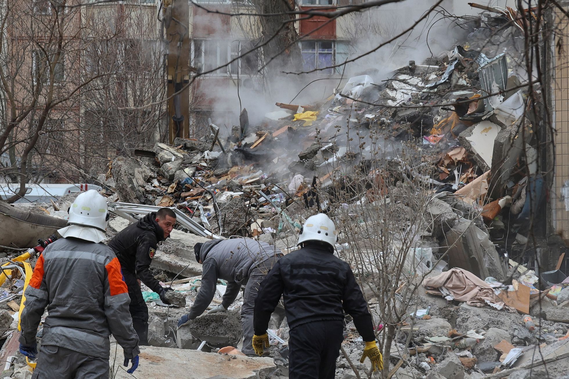 Oděsa, 2. března 2024. Po zásahu ruským dronem se zřítil několikapatrový dům.