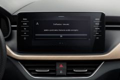 Už i Škoda učí auta komunikovat mezi sebou. Zprávy přijmou díky speciální aplikaci