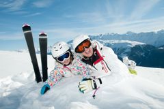 Týdenní lyžovačka v Česku vyjde rodinu na 26 tisíc. Lidé si na ně berou dokonce úvěry