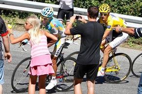 Obrazem: Jak Contador využil šanci a připravil Schlecka o žlutý trikot