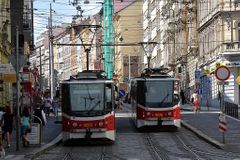 V Praze nejezdily tramvaje. Kvůli kličkám do oken
