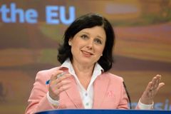 Eurokomisařka Jourová bude královnou průvodu homosexuálů, změnila názor po útoku v Orlandu