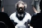 VIDEO: Aj Wej-wej jde v rockovém klipu do kriminálu