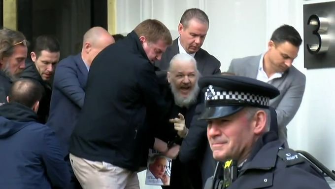 Zatčení Juliana Assange