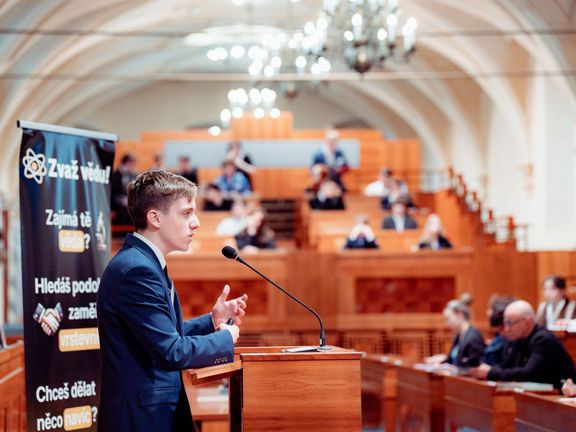 Honza spoluzaložil projekt Zvaž vědu!, se kterým se snaží popularizovat vědu. Přednášel dokonce i v Senátu.