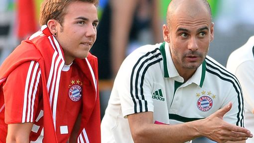 Mario Götze a Pep Guardiola na tréninku Bayernu Mnichov