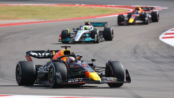 Max Verstappen ve formuli Red Bullu při Velké ceně USA 2022.
