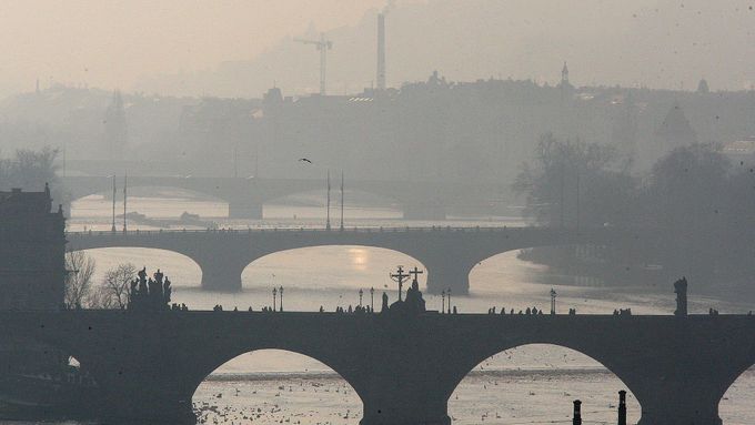 Praha během smogové situace.