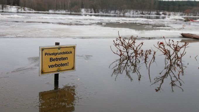 Tající sníh zvedá hladiny řek po celé Evropě