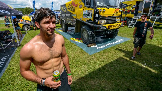 Martin Macík Mladší sice přišel o korunu nejmladšího pilota kamionů, ale letos si Rallye Dakar splnil sen dostat ve svém LIAZu do nejlepší desítky konečného pořadí.