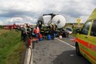 Dopravu na dálnici D35 u Olomouce komplikovala nehoda cisterny převážející cement