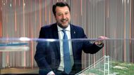Ministr infrastruktury a dopravy Matteo Salvini patří k největším podporovatelům mostu.