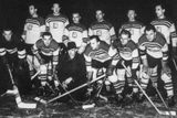 V roce 1947 dotáhl Zábrodský národní tým k prvnímu titulu mistrů světa. V sedmi zápasech nasázel neuvěřitelných 29 branek. Sice neodvrátil jedinou porážku proti Švédsku, ale i tak Československo po překvapivé výhře Rakušanů nad Tre Kronor slavilo zlato.