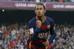 Komplikace u přestupu Neymara: Španělská fotbalová liga odmítla přijmout rekordní platbu