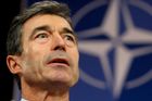 Šéf NATO varoval Nečase, ať nesnižuje výdaje na obranu