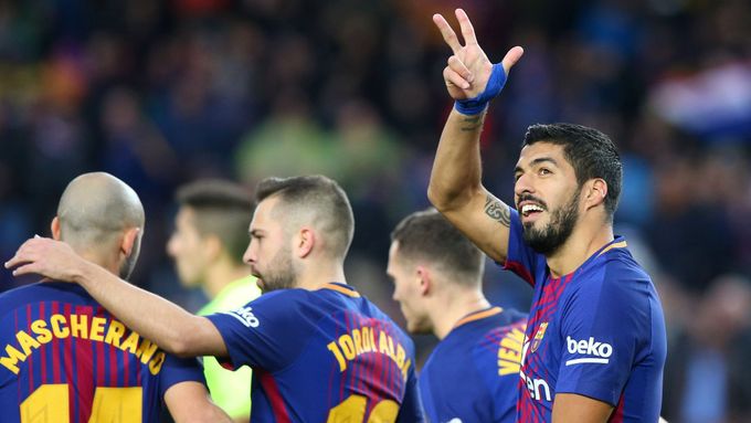 Luís Suárez slaví branku Barcelony