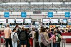 Pražské letiště nedokáže vytěžit zájem o létání. Poláci ho předbíhají, Maďaři dohání