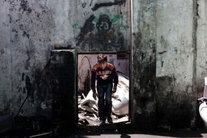 Dětství ztracené v autodílně. Tak vypadá dětská práce v Gaze