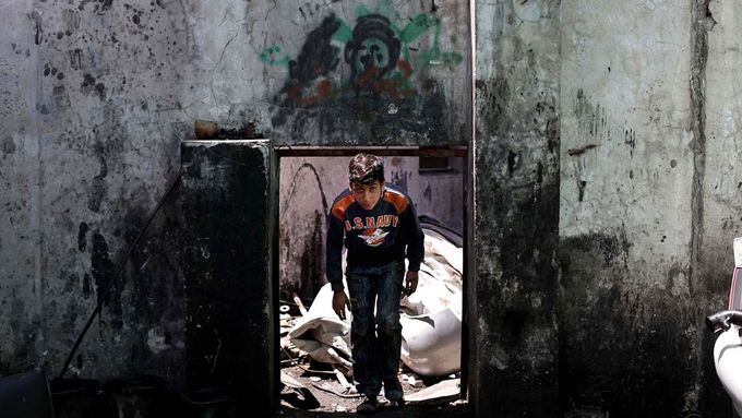 Dětství ztracené v autodílně. Tak vypadá dětská práce v Gaze
