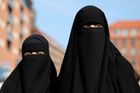 Muslimky se zahalenou tváří v Dánsku.