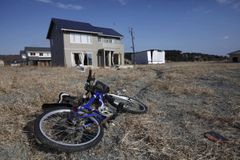 Do města duchů u Fukušimy se vracejí první lidé