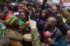 Šest mrtvých po demonstracích v Zimbabwe. Další protesty tolerovat nebudeme, oznámila vláda