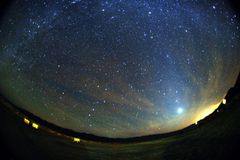 Orionidy dosáhnou dnes v noci maxima, oblohou může prolétnout až 30 meteorů za hodinu