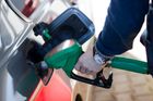 Zlevňování benzinu a nafty v Česku končí, odhadují analytici