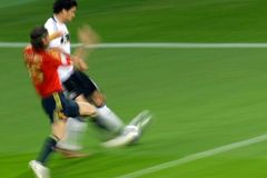 Fotbalové drama vrcholí, Španělé se natahují po titulu