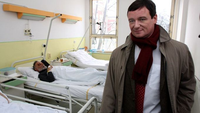 David Rath při návštěvě jedné ze středočeských nemocnic.