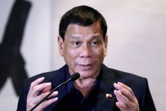 Filipínci stojí za ostrými zátahy prezidenta Duterteho proti drogovým dealerům. Bojí se ale následků