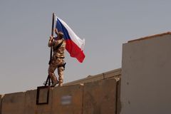 Velení koaličních sil v Iráku ocenilo českého vojáka z polního chirurgického týmu
