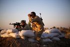 Spojenecké nálety se Kurdům zdají neúčinné. Chtějí zbraně