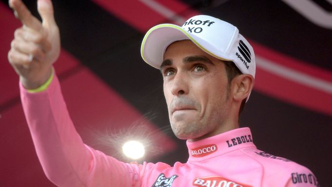 Alberto Contador v růžovém trikotu