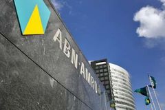 Nizozemsko prodalo na burze pětinový podíl v zestátněné bance ABN za 3,3 miliardy eur