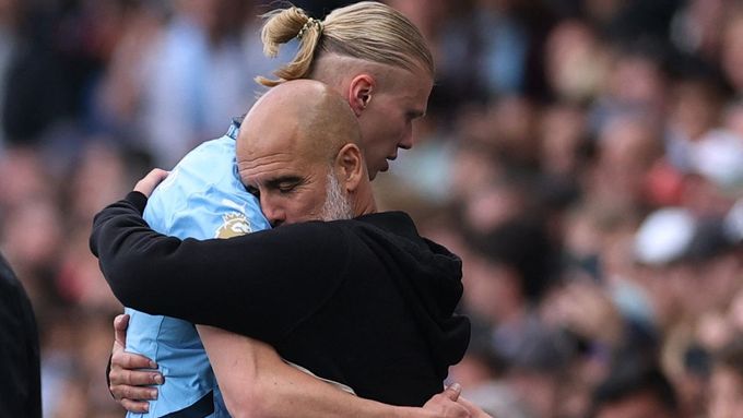 Erling Haaland a Pep Guardiola z Manchesteru City.