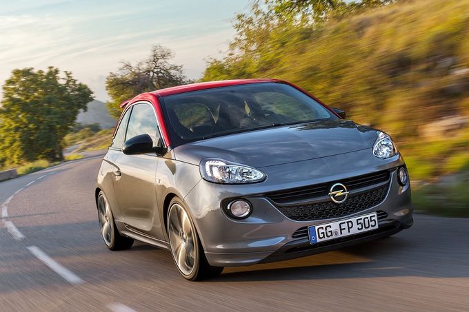 I malý Opel Adam se již začal nabízet ve sportovní verzi s výkonem 150 koní.