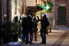 Útočník v centru Štrasburku zabil dva lidi. Je stále na útěku, ale zraněný