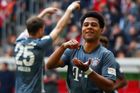 Bayern vyhrál v Düsseldorfu a vede, přišel ale o brankáře Neuera