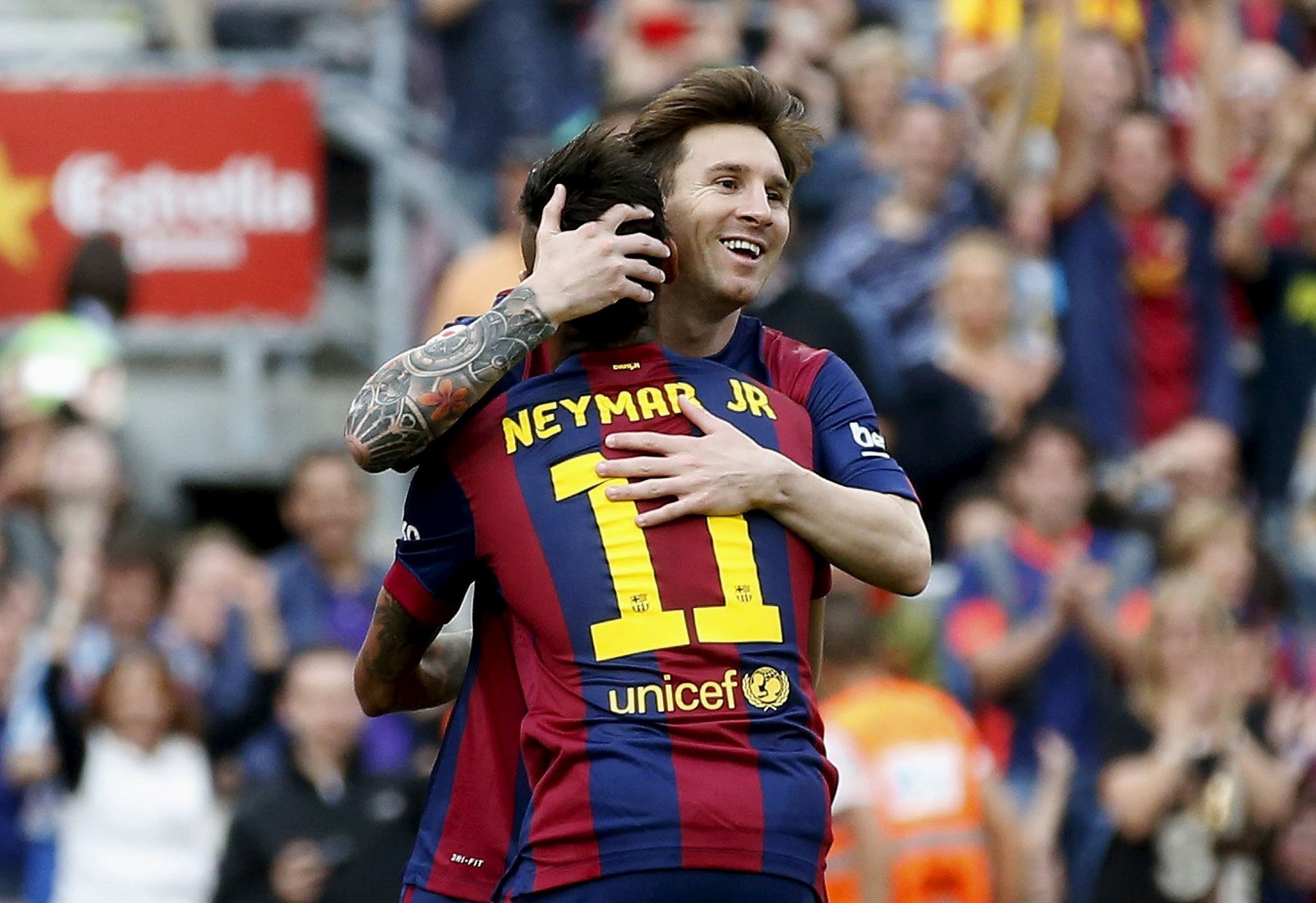 Messi a Neymar slaví gól Barcelony