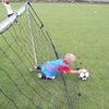Kluci se učí hrát fotbal