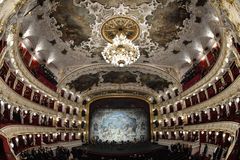 Po třech letech byla znovu otevřena Státní opera. Na koncert dorazili Orbán i Babiš