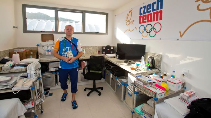 Šéflékař české výpravy Jiří Neumann na hrách v Rio de Janeiru