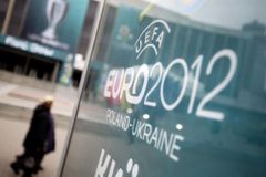 VIDEO Ukrajinky a Euro? Pozor na ně, varuje spot