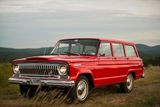 Praotcem dnešních Cherokee byl Jeep Wagoneer uvedený v roce 1962.